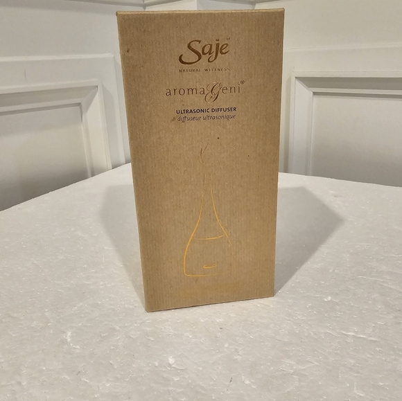 **SOLD** to @netricco Saje AromaGeni Ultrasonic Diffuser - Picture 5 of 6